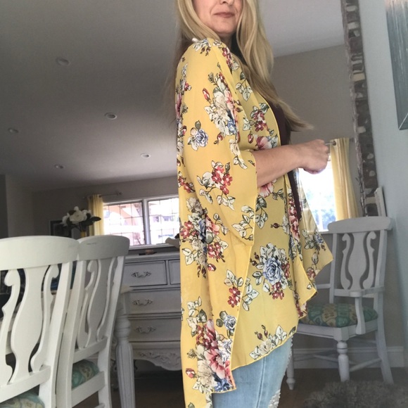 Kimberly Yellow Floral Kimono 🌺 1 Left! - Picture 4 of 6